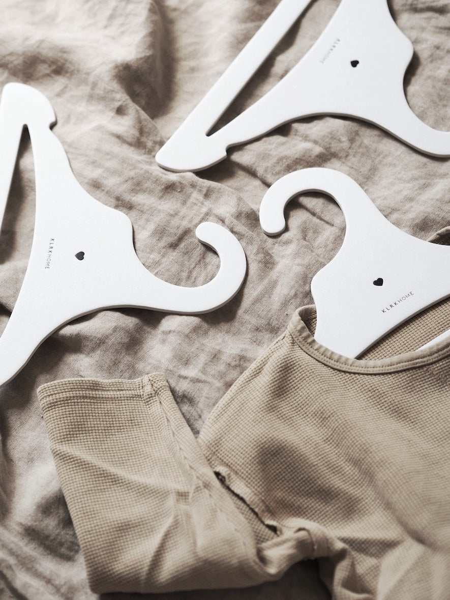 Children's hangers white HEARTS, 5 pcs